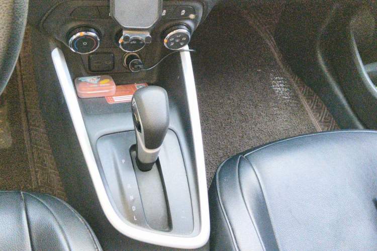 Used Chevrolet Cavalier 2020 Redline 325T Automatic Xinshang Edition China VI Standard Gear Lever