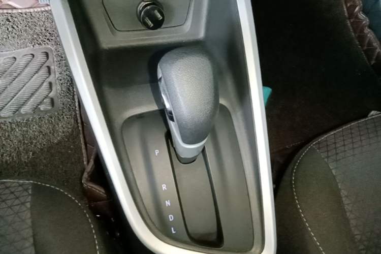 Used Chevrolet Cavalier 2020 325T Automatic Enjoyment Edition Gear Lever