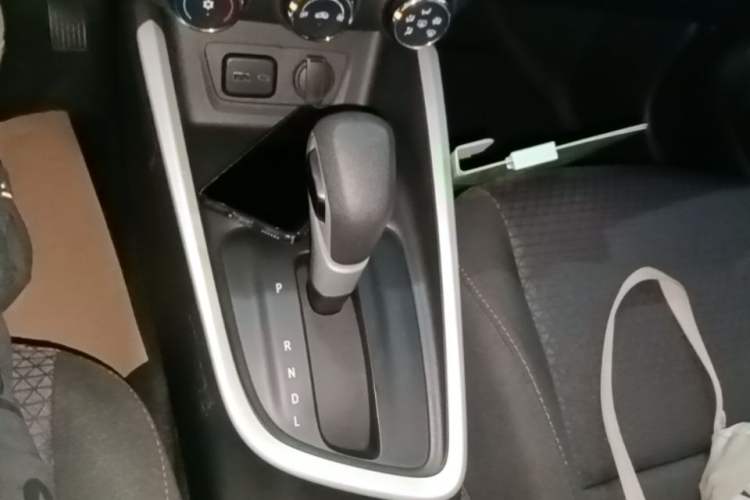 Used Chevrolet Cavalier 2020 Redline 325T Automatic Xinshang Edition Gear Lever