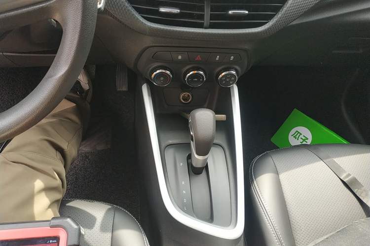 Used Chevrolet Cavalier 2020 325T Automatic Enjoyment Edition Gear Lever