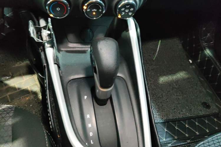 Used Chevrolet Cavalier 2020 325T Automatic Enjoyment Edition Gear Lever