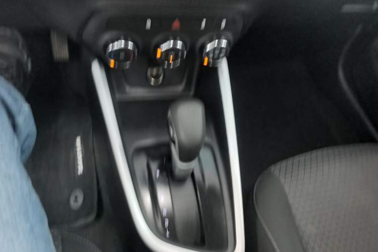 Used Chevrolet Cavalier 2020 325T Automatic Enjoyment Edition Gear Lever