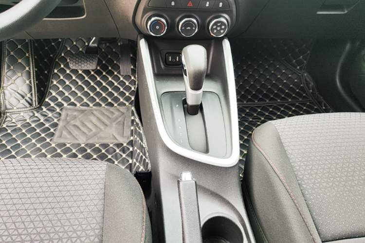 Used Chevrolet Cavalier 2020 Redline 325T Automatic Xinshang Edition China VI Standard Gear Lever