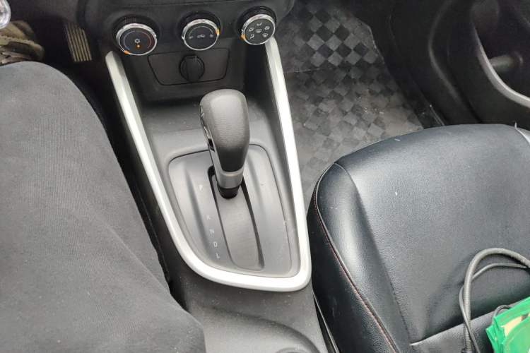 Used Chevrolet Cavalier 2020 325T Automatic Enjoyment Edition Gear Lever