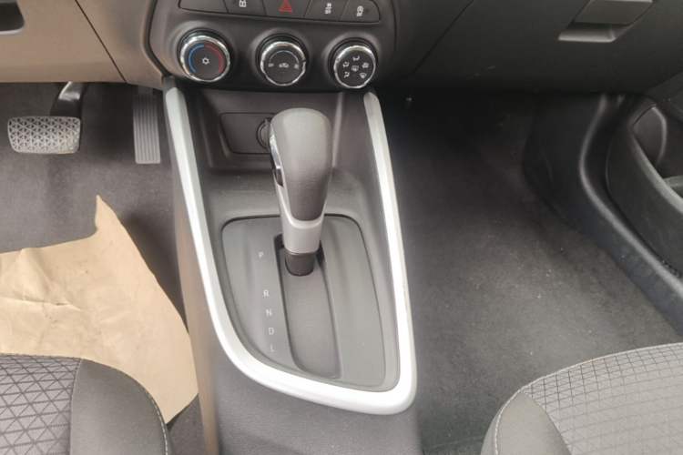 Used Chevrolet Cavalier 2020 325T Automatic Enjoyment Edition Gear Lever