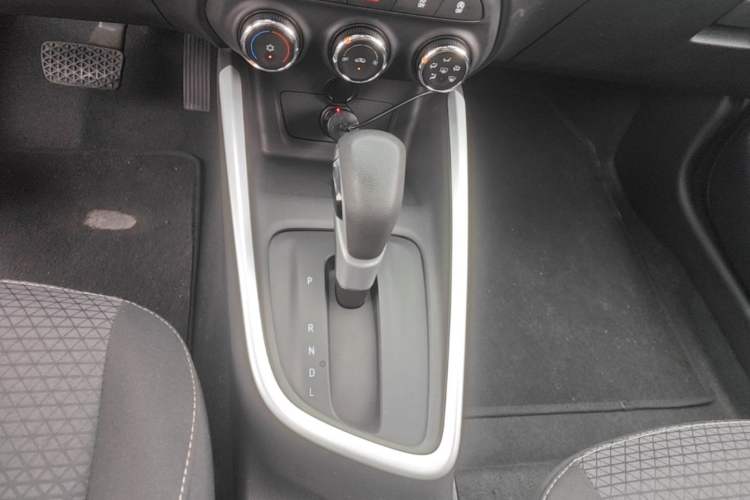 Used Chevrolet Cavalier 2020 325T Automatic Enjoyment Edition Gear Lever