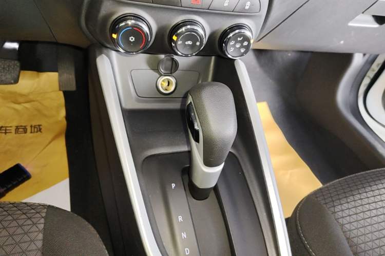 Used Chevrolet Cavalier 2020 325T Automatic Enjoyment Edition Gear Lever