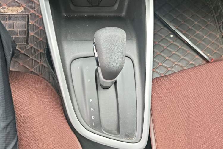 Used Chevrolet Cavalier 2020 325T Automatic Enjoyment Edition Gear Lever