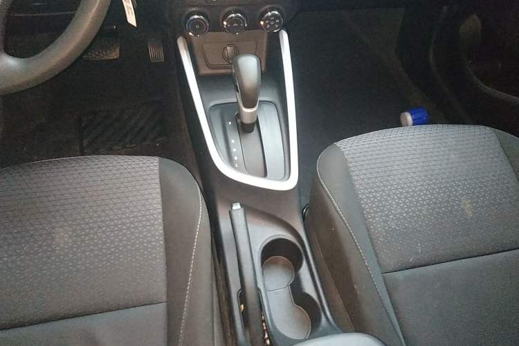 Used Chevrolet Cavalier 2020 325T Automatic Enjoyment Edition Gear Lever