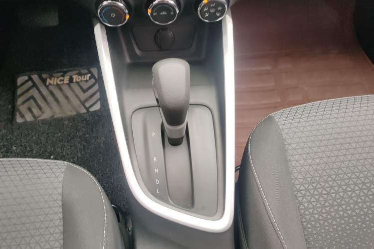 Used Chevrolet Cavalier 2020 325T Automatic Enjoyment Edition Gear Lever