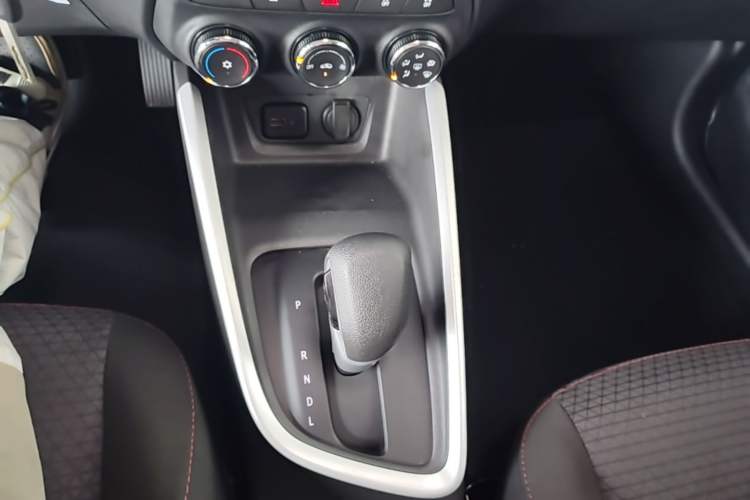 Used Chevrolet Cavalier 2020 Redline 325T Automatic Xinshang Edition Gear Lever