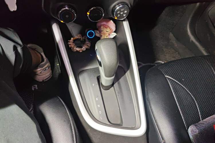 Used Chevrolet Cavalier 2020 325T Automatic Enjoyment Edition Gear Lever