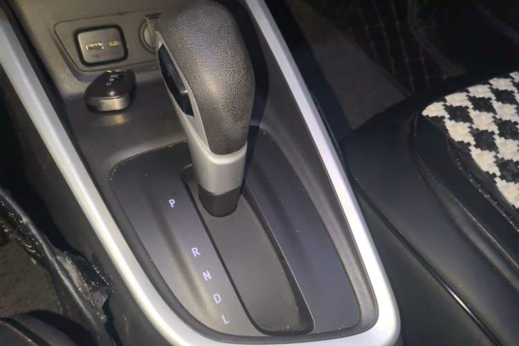 Used Chevrolet Cavalier 2020 Redline 325T Automatic Xinshang Edition Gear Lever
