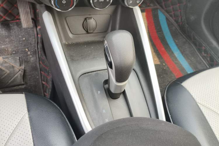 Used Chevrolet Cavalier 2020 325T Automatic Enjoyment Edition Gear Lever