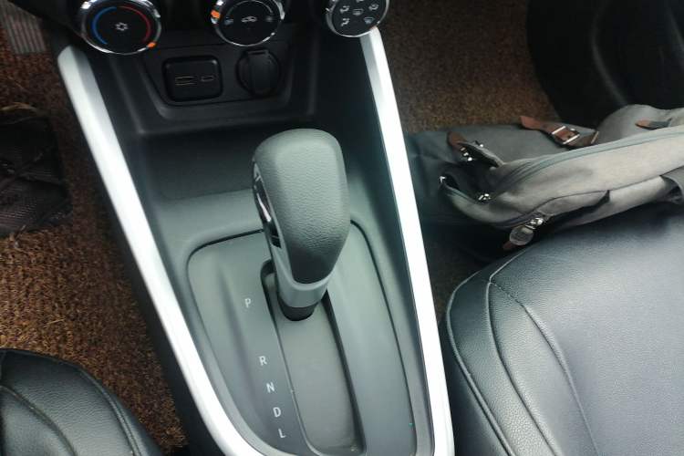 Used Chevrolet Cavalier 2020 Redline 325T Automatic Xinshang Edition Gear Lever