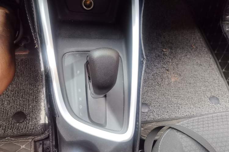 Used Chevrolet Cavalier 2020 325T Automatic Enjoyment Edition Gear Lever
