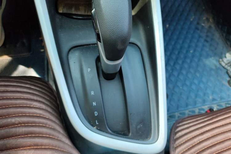 Used Chevrolet Cavalier 2020 325T Automatic Enjoyment Edition Gear Lever
