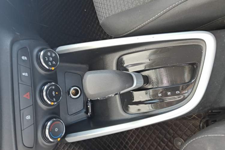 Used Chevrolet Cavalier 2020 325T Automatic Enjoyment Edition Gear Lever