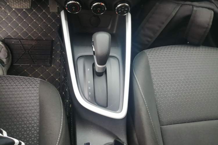 Used Chevrolet Cavalier 2020 325T Automatic Enjoyment Edition Gear Lever