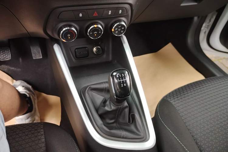 Used Chevrolet Cavalier 2020 320 Manual Xindong Edition Gear Lever