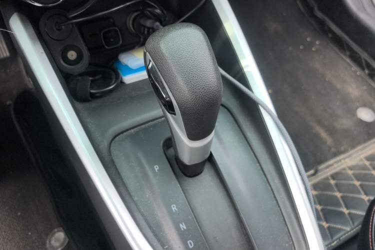 Used Chevrolet Cavalier 2020 Redline 325T Automatic Xinshang Edition Gear Lever