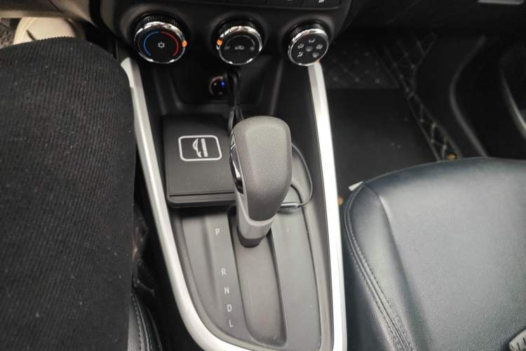 Used Chevrolet Cavalier 2020 325T Automatic Enjoyment Edition Gear Lever