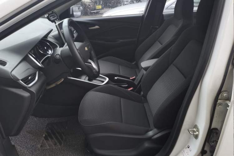 Used Chevrolet Cavalier 2020 325T Automatic Enjoyment Edition Interior 4