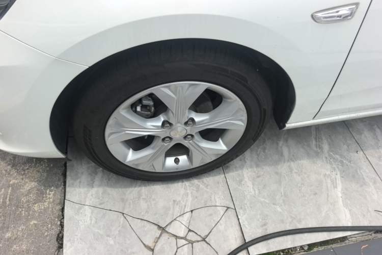 Used Chevrolet Cavalier 2020 325T Automatic Enjoyment Edition Left Front Wheel Hub