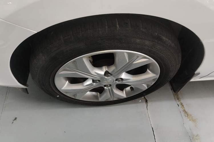 Used Chevrolet Cavalier 2020 325T Automatic Enjoyment Edition Left Front Wheel Hub