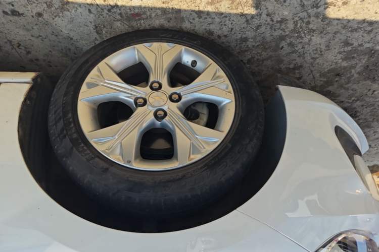 Used Chevrolet Cavalier 2020 325T Automatic Enjoyment Edition Left Front Wheel Hub