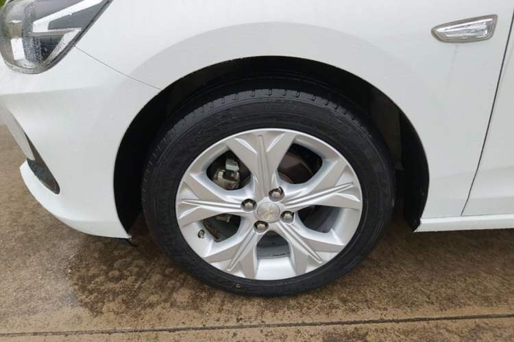 Used Chevrolet Cavalier 2020 325T Automatic Enjoyment Edition Left Front Wheel Hub
