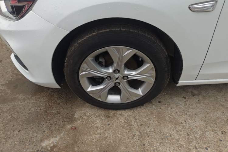 Used Chevrolet Cavalier 2020 325T Automatic Enjoyment Edition Left Front Wheel Hub