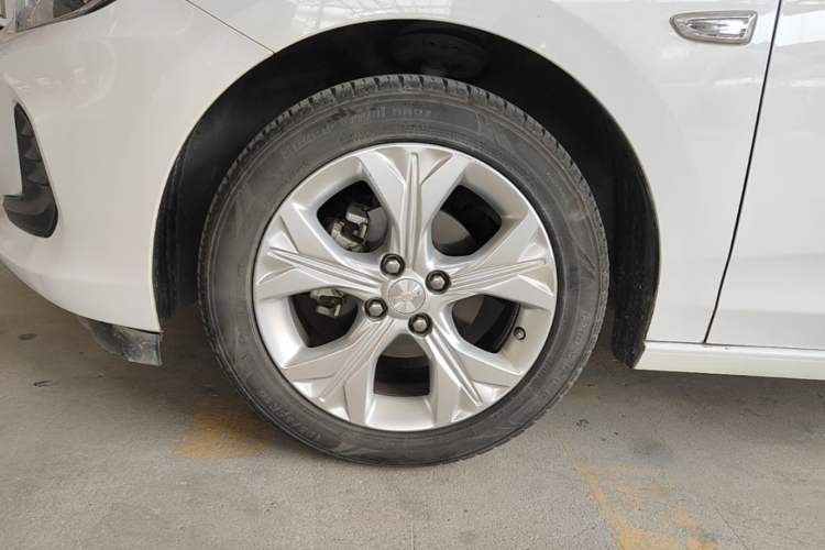 Used Chevrolet Cavalier 2020 325T Automatic Enjoyment Edition Left Front Wheel Hub