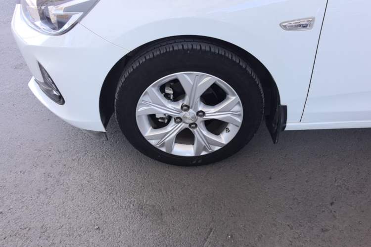 Used Chevrolet Cavalier 2020 325T Automatic Enjoyment Edition Left Front Wheel Hub