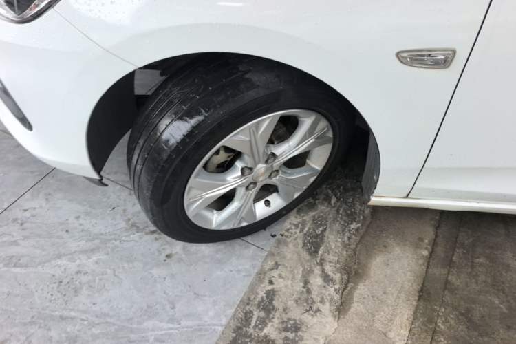 Used Chevrolet Cavalier 2020 325T Automatic Enjoyment Edition Left Front Wheel Hub