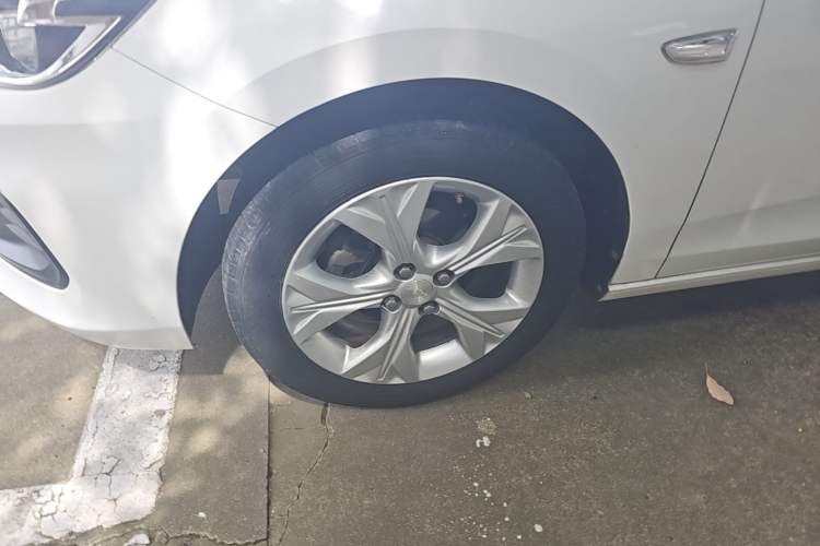 Used Chevrolet Cavalier 2020 325T Automatic Enjoyment Edition Left Front Wheel Hub
