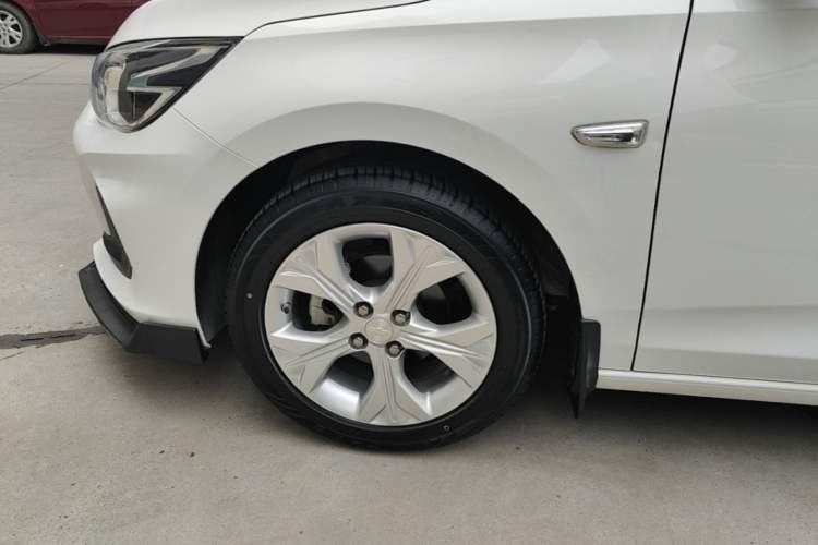 Used Chevrolet Cavalier 2020 325T Automatic Enjoyment Edition Left Front Wheel Hub