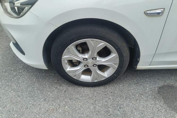 Used Chevrolet Cavalier 2020 325T Automatic Enjoyment Edition Left Front Wheel Hub