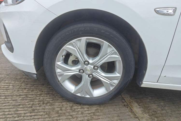 Used Chevrolet Cavalier 2020 325T Automatic Enjoyment Edition Left Front Wheel Hub