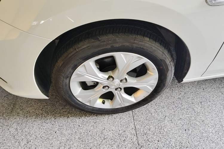 Used Chevrolet Cavalier 2020 325T Automatic Enjoyment Edition Left Front Wheel Hub