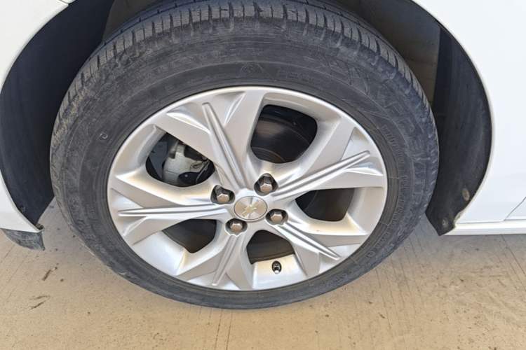 Used Chevrolet Cavalier 2020 325T Automatic Enjoyment Edition Left Front Wheel Hub