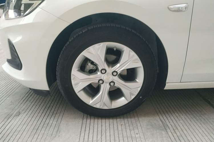 Used Chevrolet Cavalier 2020 325T Automatic Enjoyment Edition Left Front Wheel Hub