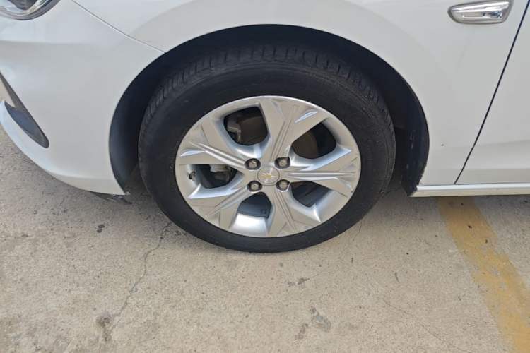 Used Chevrolet Cavalier 2020 325T Automatic Enjoyment Edition Left Front Wheel Hub