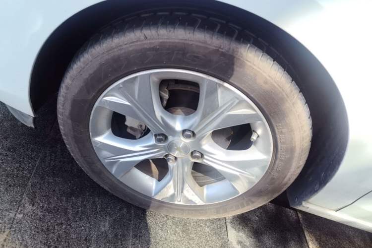 Used Chevrolet Cavalier 2020 325T Automatic Enjoyment Edition Left Front Wheel Hub