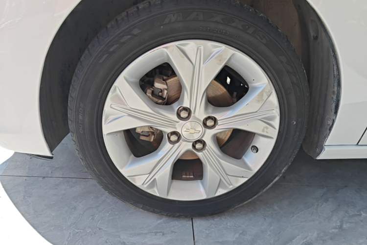 Used Chevrolet Cavalier 2020 325T Automatic Enjoyment Edition Left Front Wheel Hub