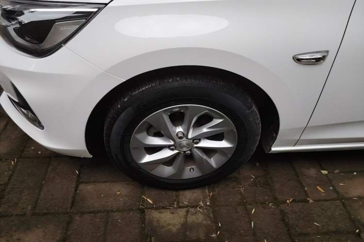 Used Chevrolet Cavalier 2020 320 Manual Xindong Edition Left Front Wheel Hub