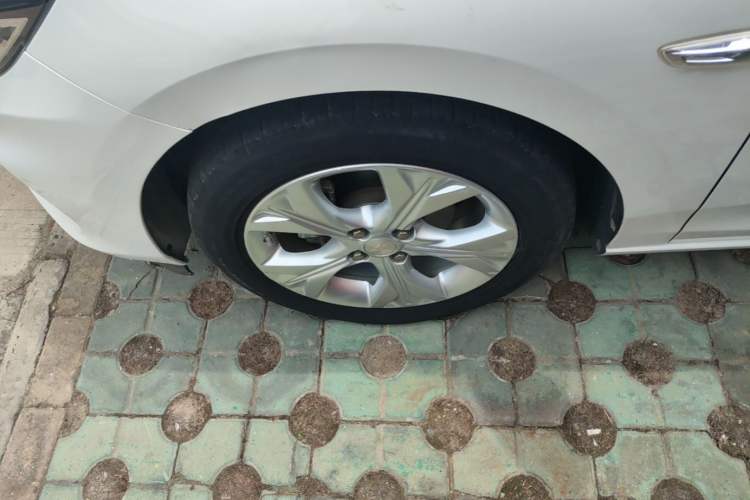 Used Chevrolet Cavalier 2020 325T Automatic Enjoyment Edition Left Front Wheel Hub