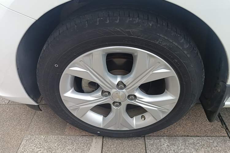 Used Chevrolet Cavalier 2020 325T Automatic Enjoyment Edition Left Front Wheel Hub