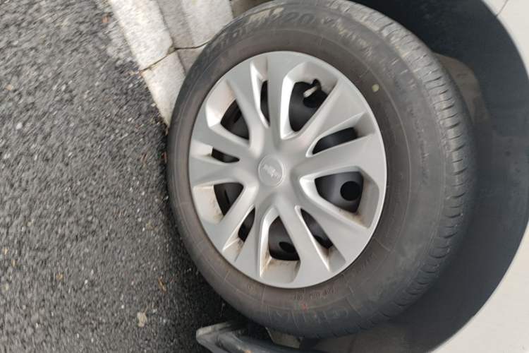 Used Chevrolet Cavalier 2020 320 Manual Enjoyment Edition Left Front Wheel Hub