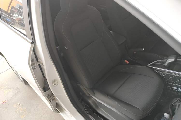 Used Chevrolet Cavalier 2020 325T Automatic Enjoyment Edition Right Front Seat